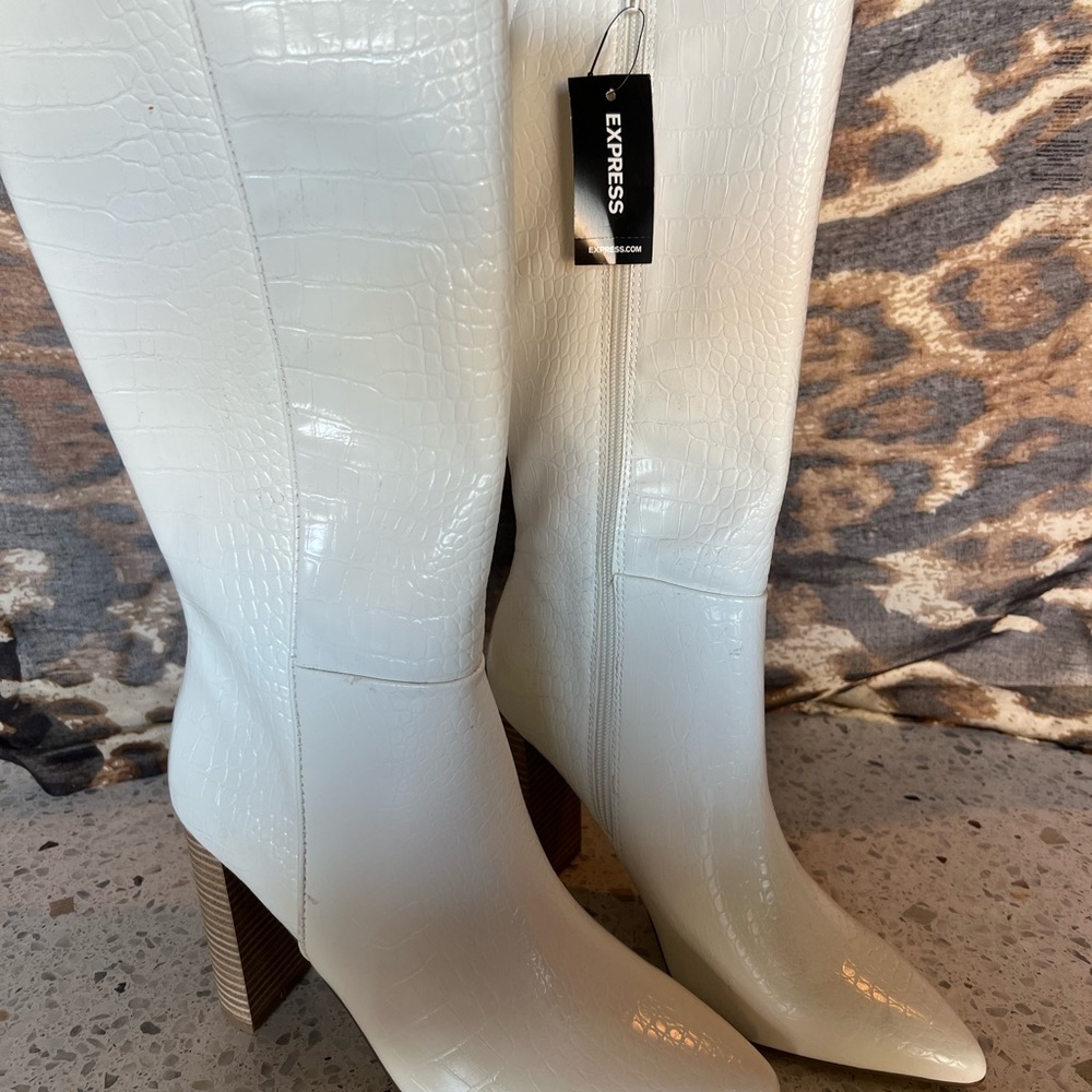 New express weather boots never worn